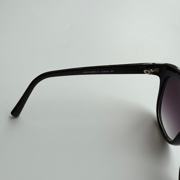 Stylish Black Sunglasses - Picture 3 of 10